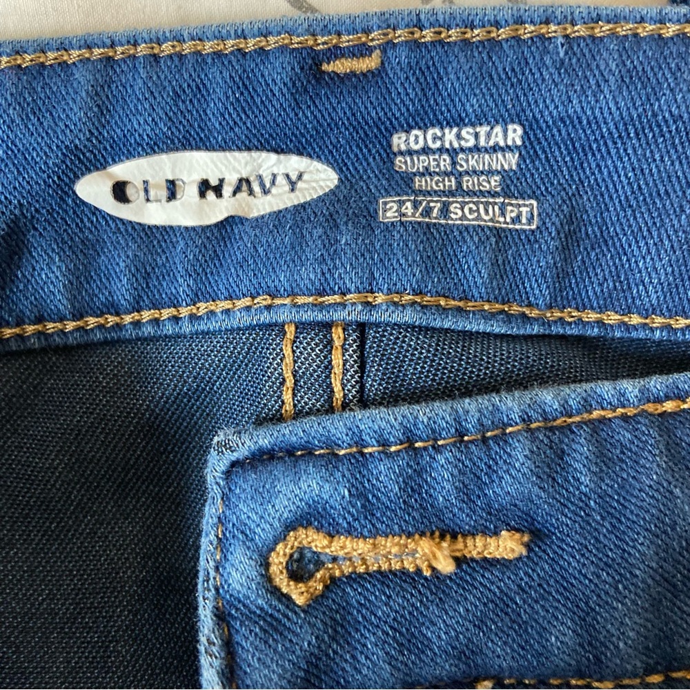 EUC Old Navy High-Waisted Rockstar Super-Skinny Denim Jeans Size 10 - Picture 9 of 10